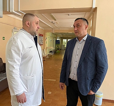 Жалобы на проблемы с записью: министр здравоохранения Кузбасса посетил больницы Юрги