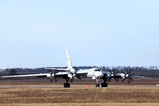 Два стратегических ракетоносца Ту-95МС выполнили семичасовой полет над Японским морем