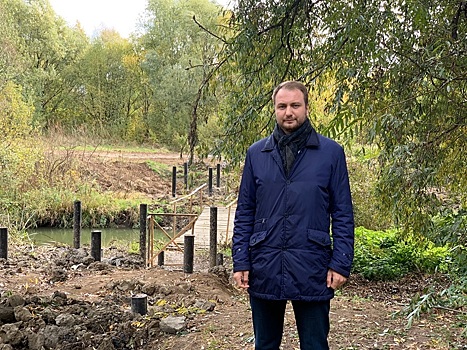 Депутат Кирилл Щитов проверил, как ведутся работы по возведению моста через реку Городню