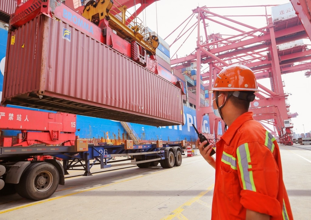 Объём внешней торговли товарами Китая вырос почти на 10%