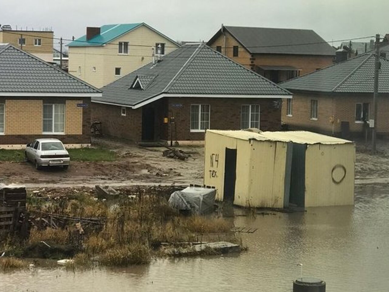 Как жители поселка Габишево пытаются предотвратить весенний паводок в  начале зимы - Рамблер/финансы