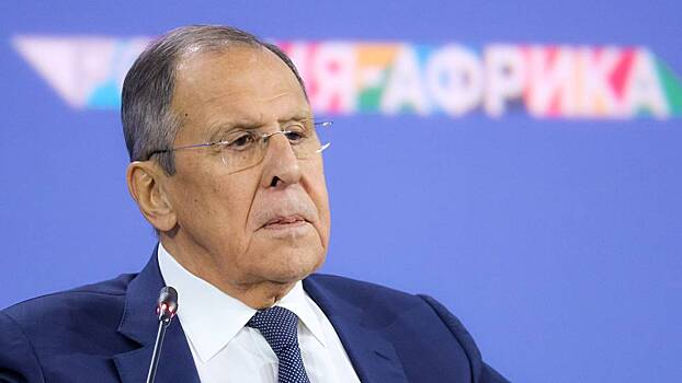 Лавров возложил цветы к мемориальным доскам с именами дипломатов — участников ВОВ