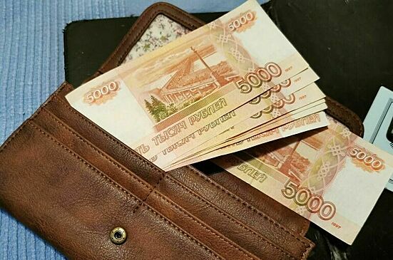В Госдуму внесли проект о повышении возраста получения детского пособия