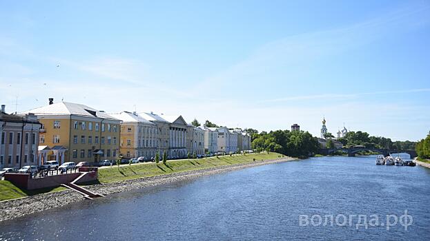 Губернатор Олег Кувшинников поздравил жителей Вологды с 876-летием со дня основания города