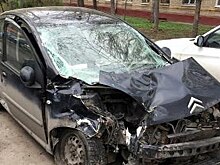 Разукомплектованный автомобиль вывезли из двора в Астрадамском проезде