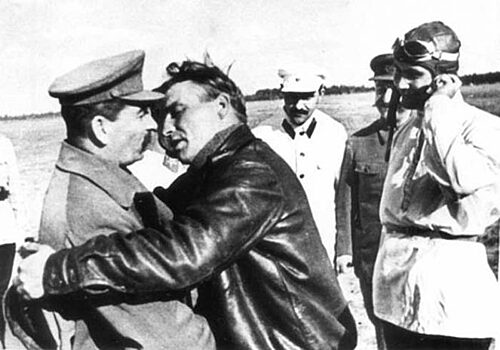 Валерий Чкалов: за что любимый лётчик Сталина два раза сидел в тюрьме