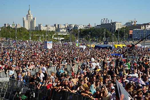 От Невы до Москвы-реки. «НАШИ В ГОРОДЕ» поздравят столицу с Днём рождения