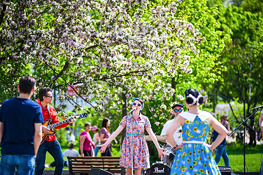 Перформансы, музыка и танцы: 1 мая столичные парки откроют летний сезон