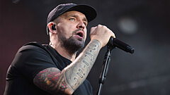 Крал ли Баста треки у зарубежных артистов: правда о «Сансаре» и «Выпускном»