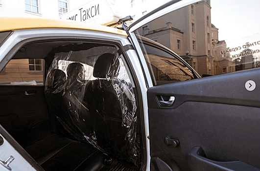 Свердловские таксисты обратились в полицию из-за COVID-экранов