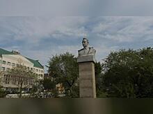 Архитектор: на памятнике Анохину в Чите изображён Фадеев