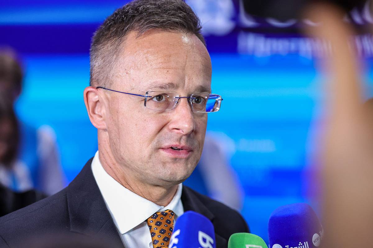 Глава МИД Венгрии посоветовал Киеву сотрудничать с Будапештом