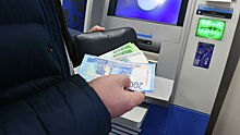Население забрало из банков в январе почти 900 млрд рублей