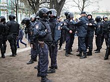 Полиция Петербурга задержала около 40 участников акции в защиту фигурантов дела «Нового величия»