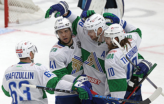 "Салават Юлаев" обыграл "Сибирь" и ведет со счетом 3-1 в серии первого раунда плей-офф КХЛ