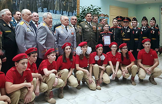 Кадеты из САО возложили цветы к Вечному огню у Кремлевской стены