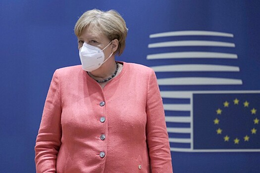 На Меркель подали в суд