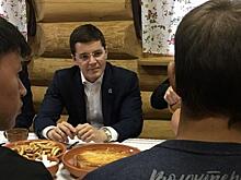 Дмитрий Артюхов пообщался с волонтерами, которые отправятся на уборку острова Вилькицкого