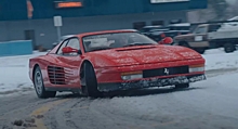 Видео: владелец этого Ferrari Testarossa невероятно смел, что выехал на зимнюю дорогу на летней резине