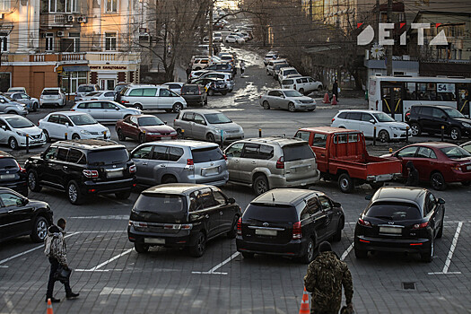 Лихач на "Мерседесе" пошёл на таран в центре Владивостока