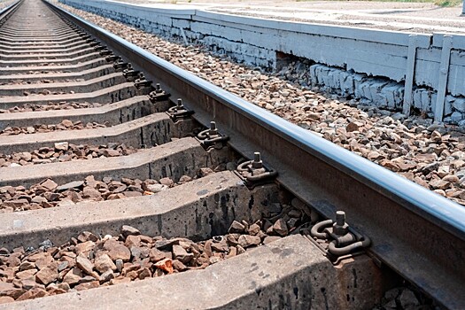 Последствия ночной атаки дронов в Крымском районе: беспилотники упали на железную дорогу и повредили здание депо