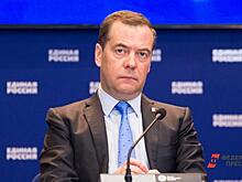 Дмитрий Медведев приехал в военкомат Ленобласти с инспекцией