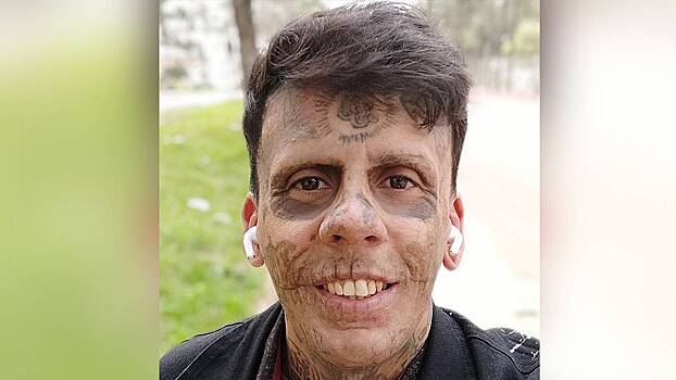 Покрывший все тело татуировками мужчина поверил в Бога и решил их удалить