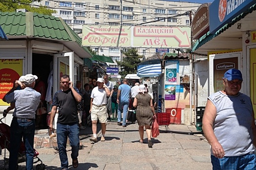 Сальмонеллеза не хотите? Как в Севастополе торгуют на рынках и отбиваются битами