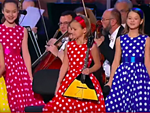 Девятилетняя балалаечница из Тамбова сыграла на юбилее Пахмутовой