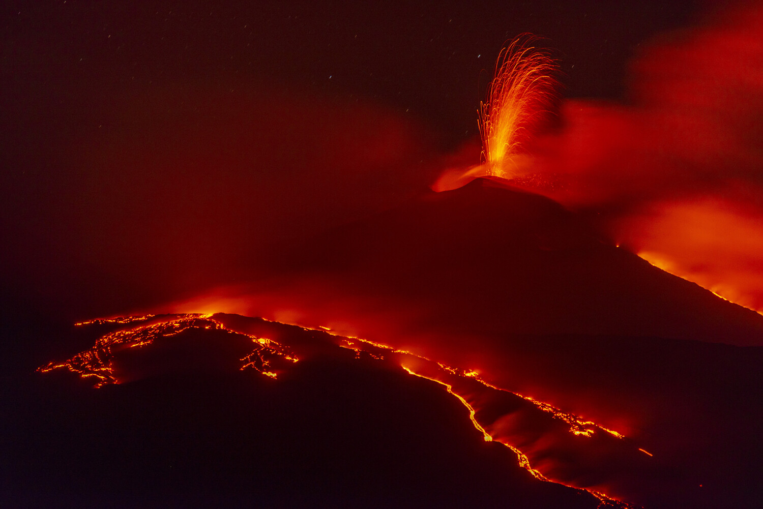 Извержение вулкана 74 тысячи лет назад практически стёрло людей с лица Земли.