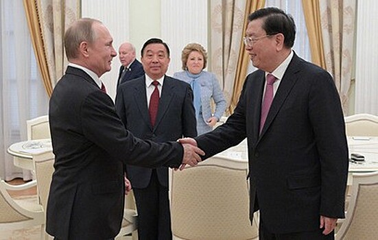 Путин обсудил визит в Китай с главой парламента КНР