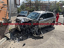 Пьяный водитель иномарки на скорости влетел в РК «Победа» в Нижнем Новгороде