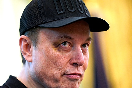 Илон Маск завершил политическую карьеру с золотым ключом и синяком под глазом