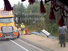 Фура улетела в кювет под Красноярском