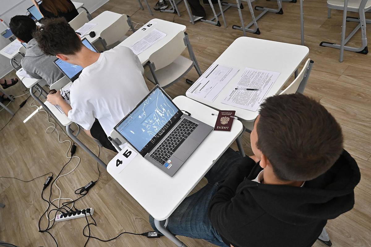 Глава Рособрнадзора рассказал об идеальном варианте ЕГЭ