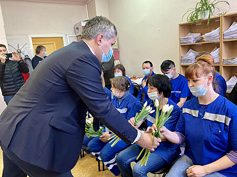 В Нижнем Новгороде сотрудники скорой помощи принимают поздравления с профессиональным праздником