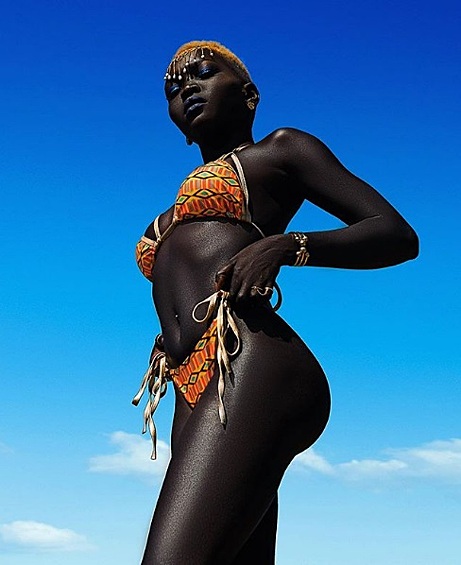 Ньяхим называют "Королевой тьмы" за уникальный цвет кожи. Ей этот титул нравится.