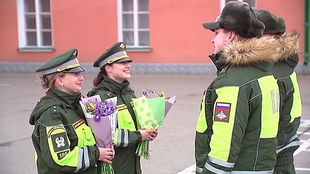 Сотрудники военной автоинспекции исполнили автомобильный «вальс» в честь 8 Марта