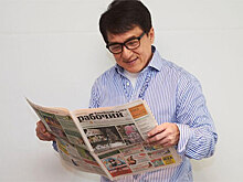 Джеки Чан и Николь Кидман устроили фотосессию с газетой «Копейский рабочий»