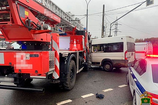 Под Калугой в ДТП с пожарной машиной и маршруткой пострадали шесть человек