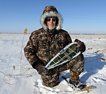 Женщина из Челябинска смастерила снегоступы, чтобы "охотиться" на сов