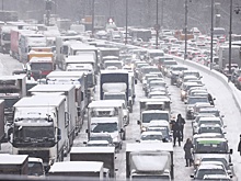 Власти Москвы просят водителей воздержаться от поездок из-за снегопада