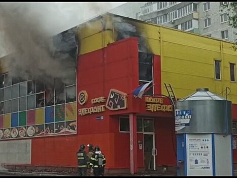 В подмосковном Орехово-Зуеве загорелся торговый центр