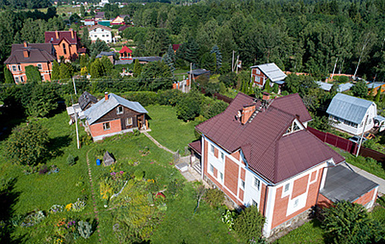 Россиянам запретили продавать землю отдельно от дачи. Что нужно знать собственникам