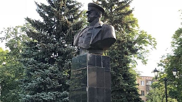 На Украине осквернили памятник Жукову