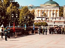 Главы оркестров «Спасской башни» возложили цветы к могиле Неизвестного солдата