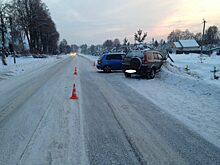 Ребенок и двое взрослых получили травмы в лобовом ДТП