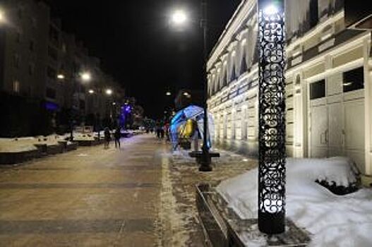 В Омске подземные переходы чистят верёвочными лестницами