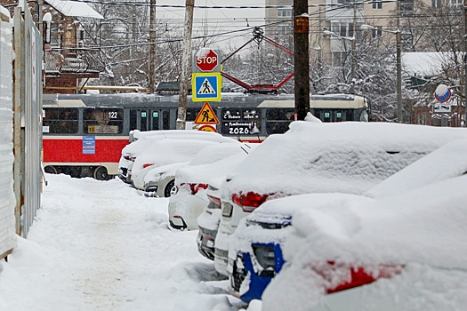 Эксперт Бородин снял вопрос, что делать, если машину поцарапали на парковке