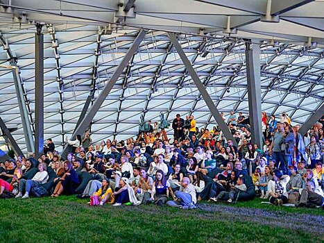 "Лето в Москве" приглашает на День физкультурника и кинопоказы в "Зарядье"